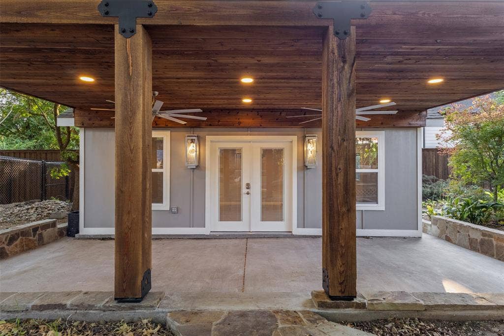 9030 Eustis Avenue, Dallas, TX 75218 Building in backyard ideal for Office or Studio