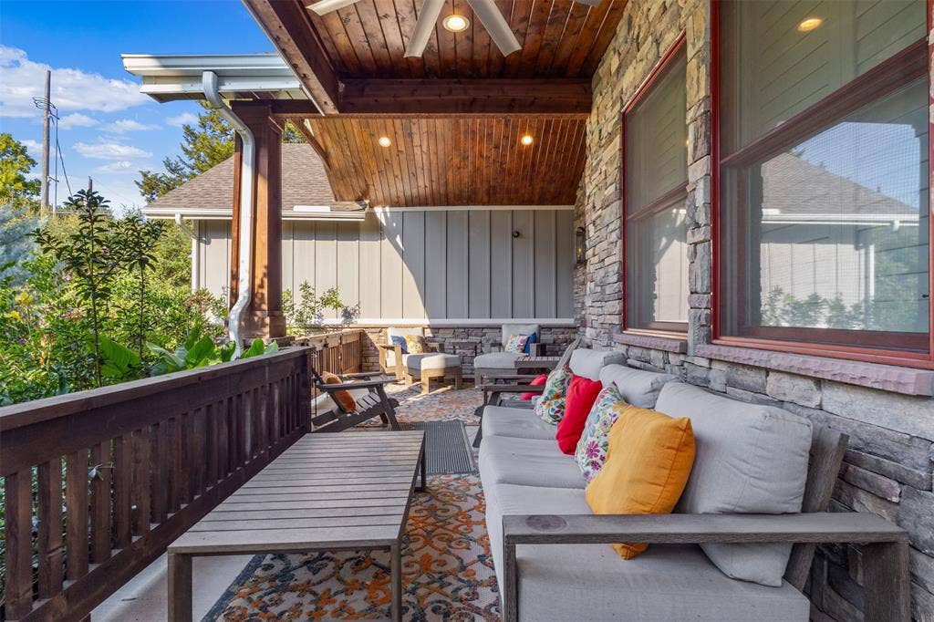 9030 Eustis Avenue, Dallas, TX 75218 Front Porch