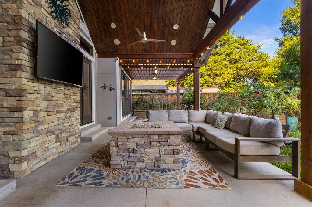 9030 Eustis Avenue, Dallas, TX 75218 9030 Eustis Avenue, Dallas, TX 75218