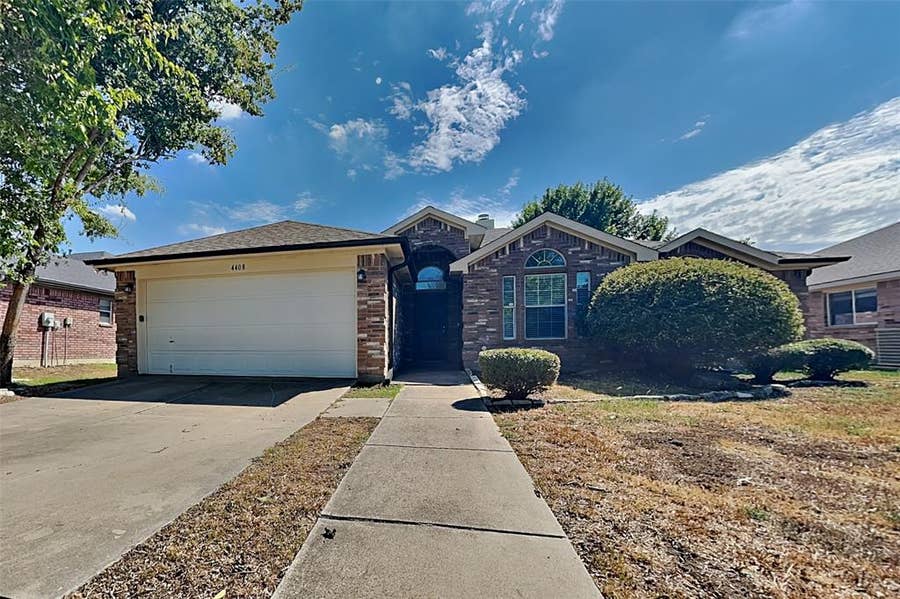 Property photo for 4408 Fox Meadows Lane, Mansfield, TX