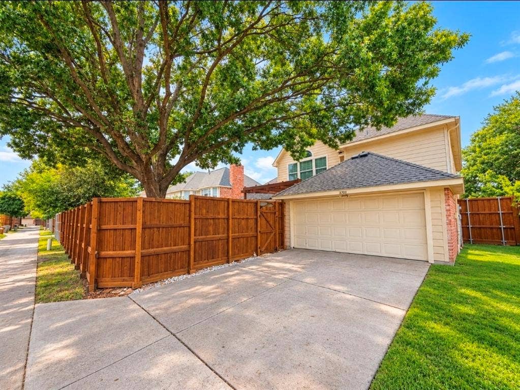 3708 Stockport Drive, Plano, TX 75025 Rear driveway