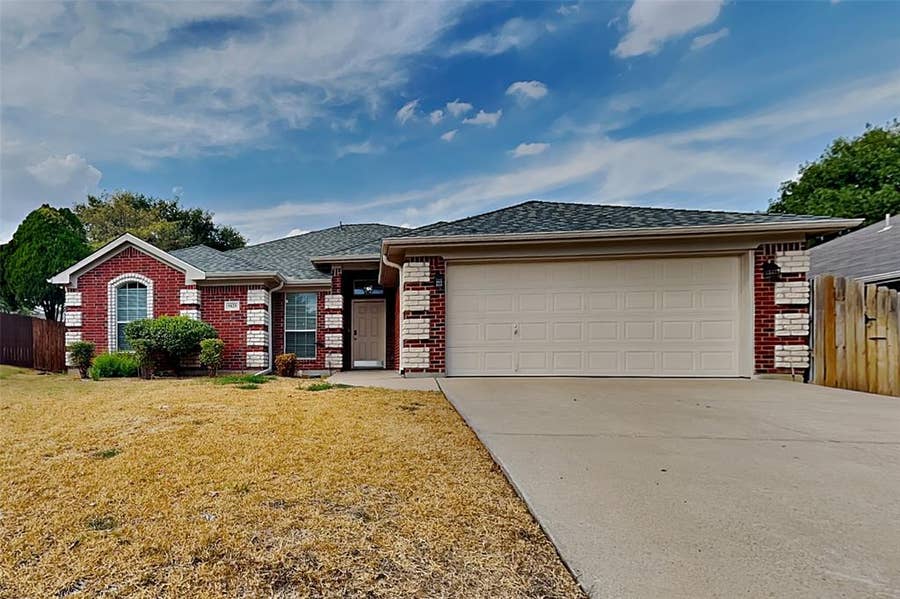 Property photo for 5825 Imes Lane, Fort Worth, TX