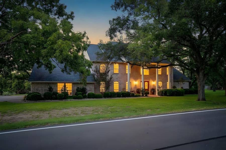 Property photo for 8412 Ravenswood Road, Granbury, TX