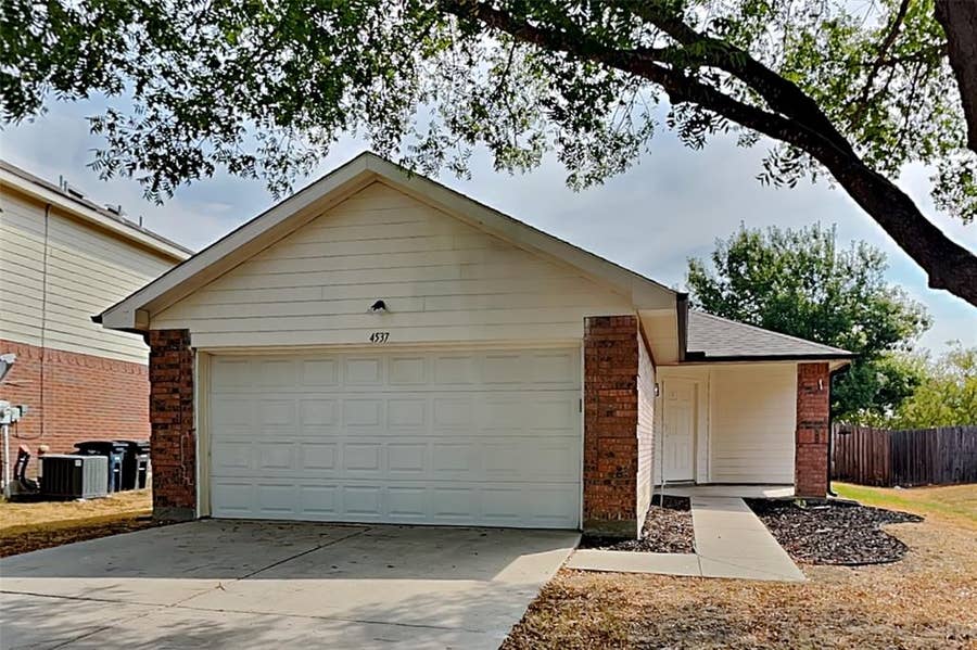 Property photo for 4537 Waterford Drive, Fort Worth, TX