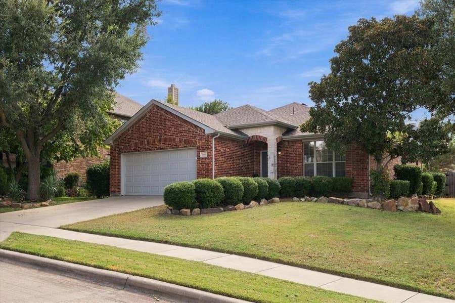 Property photo for 1000 Prairie Heights Drive, Fort Worth, TX