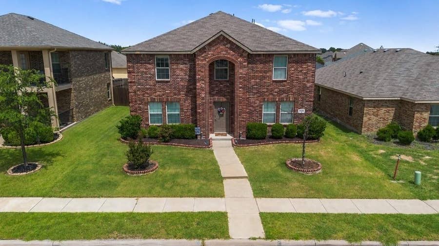 Property photo for 2508 Glen Hollow Drive, Lancaster, TX
