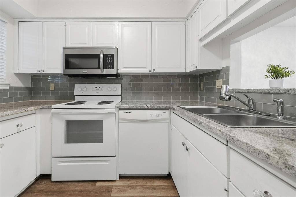 1205 Roaring Springs Road, #1205, Fort Worth, TX 76114