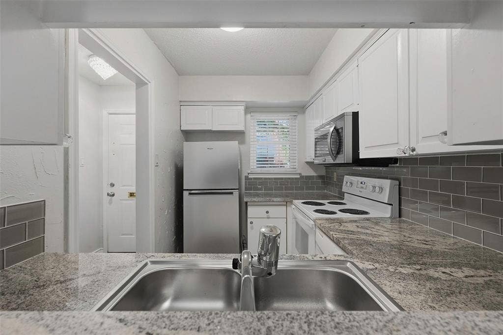 1205 Roaring Springs Road, #1205, Fort Worth, TX 76114