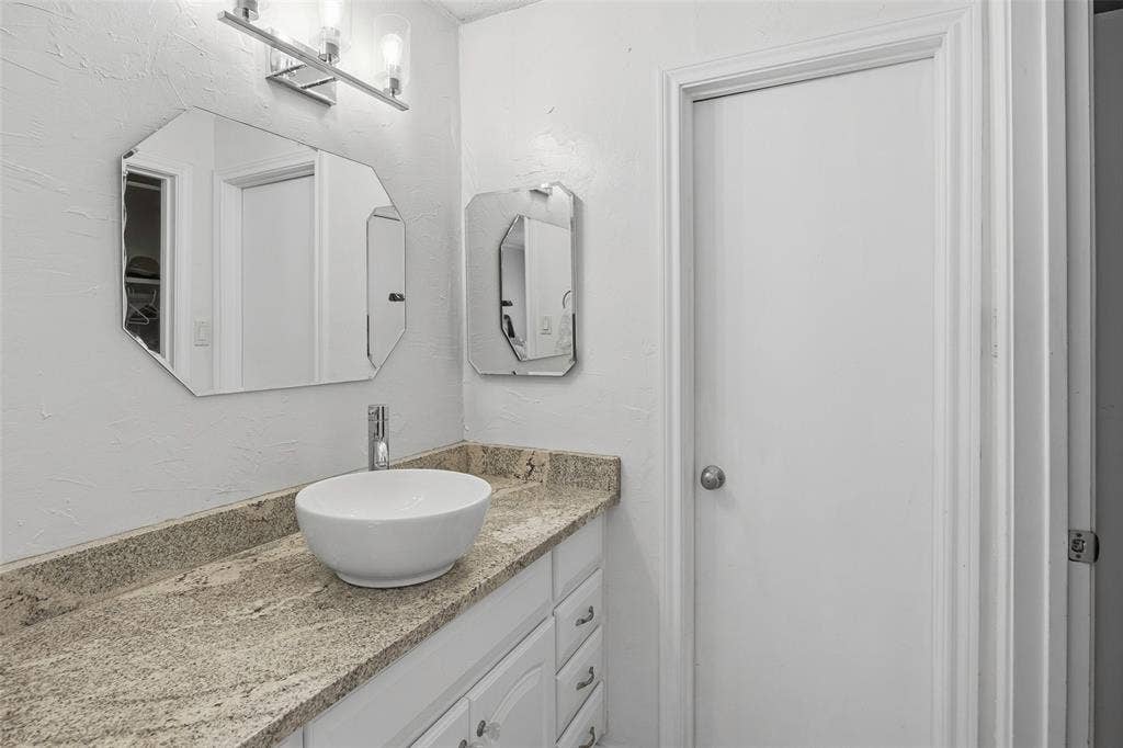 1205 Roaring Springs Road, #1205, Fort Worth, TX 76114