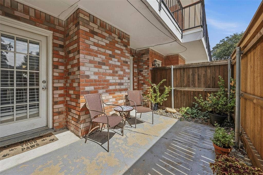 1205 Roaring Springs Road, #1205, Fort Worth, TX 76114