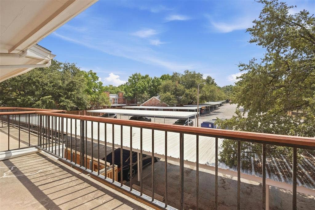 1205 Roaring Springs Road, #1205, Fort Worth, TX 76114