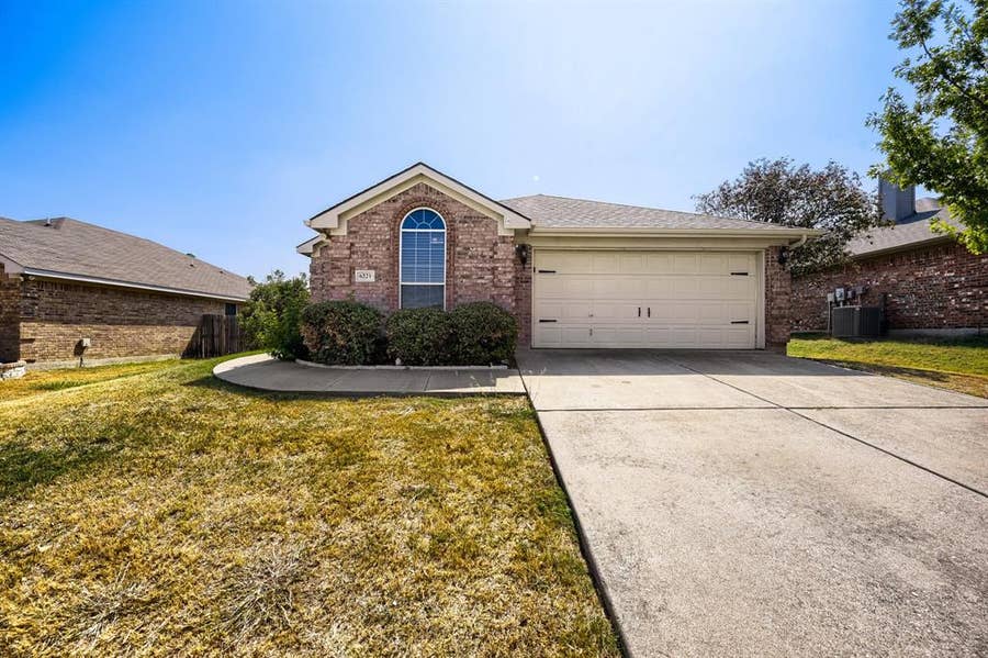 Property photo for 6221 Brooklynn Drive, Fort Worth, TX