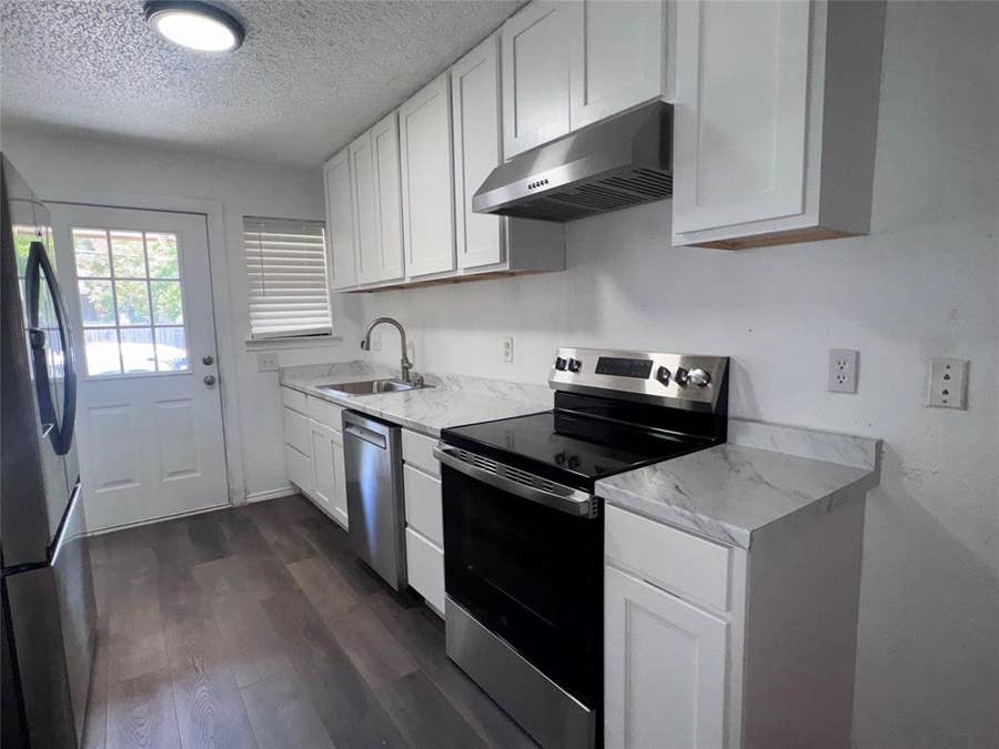 Property photo for 3648 Country Club Drive W, Irving, TX