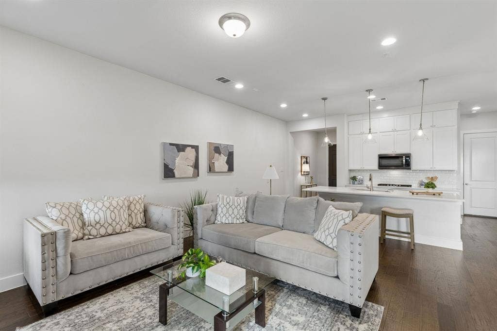 17717 Sage Lane, Dallas, TX 75252 17717 Sage Lane, Dallas, TX 75252
