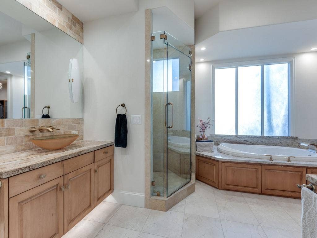 16 Robledo Drive, Dallas, TX 75230