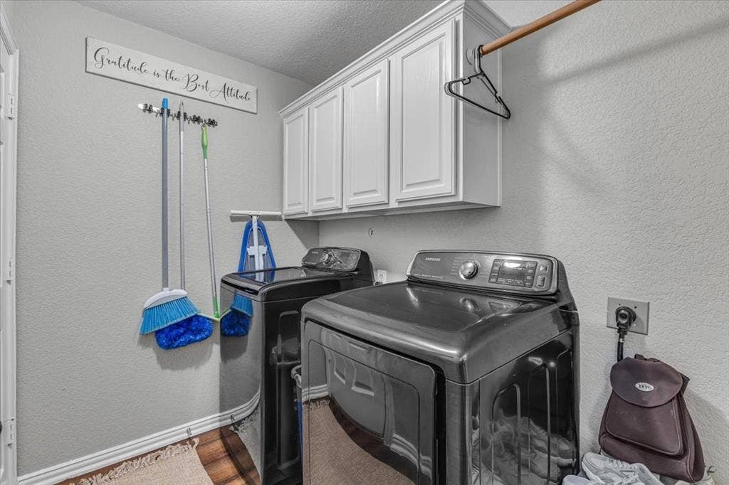 4600 Valleyview Drive, Mansfield, TX 76063 Laundry room right off tandem 3-car garage