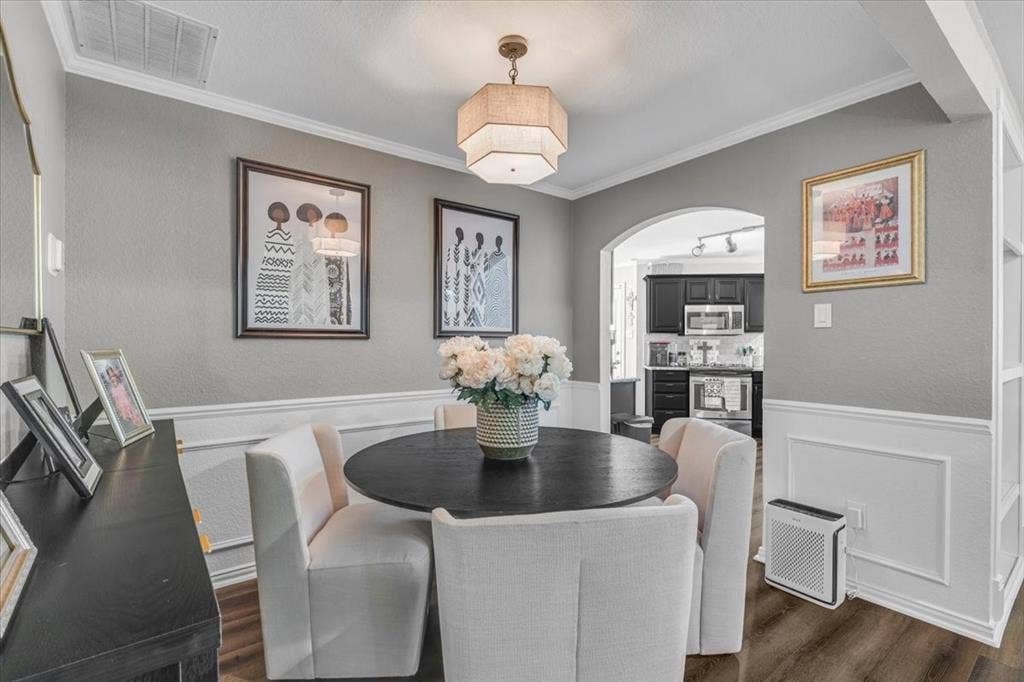 4600 Valleyview Drive, Mansfield, TX 76063 Formal dining area open to living room