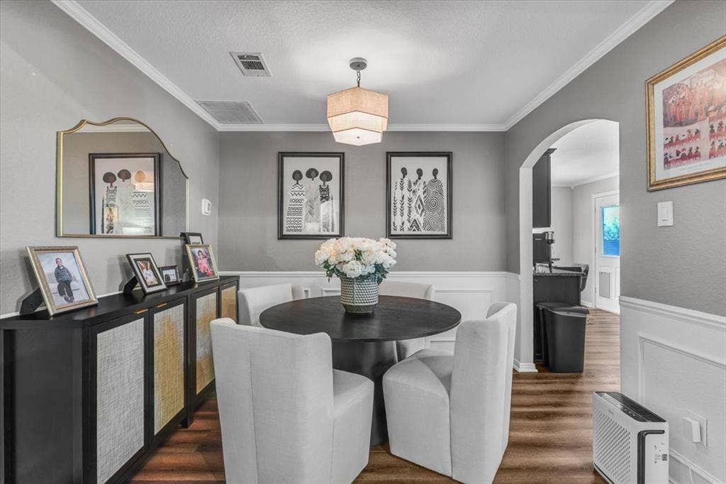 4600 Valleyview Drive, Mansfield, TX 76063 Formal dining area open to living room