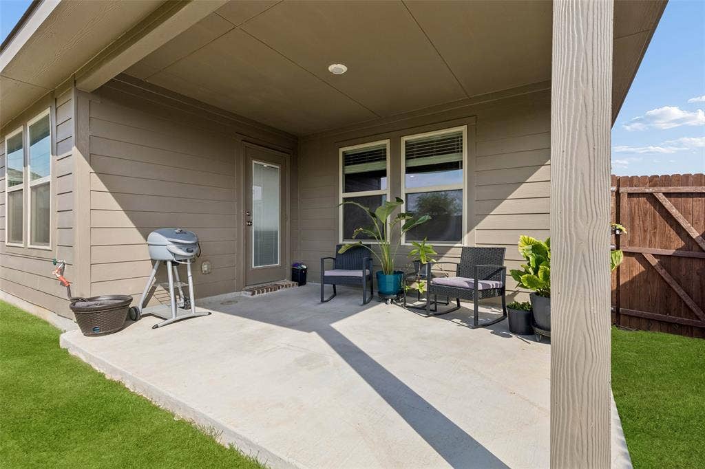 1448 Stuarts Forest Drive, Denton, TX 76207