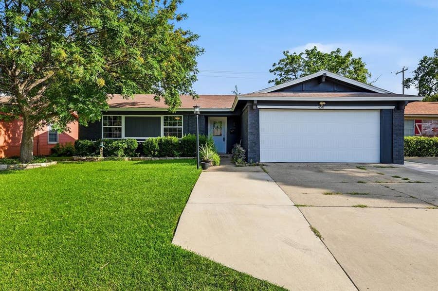Property photo for 450 Price Drive, Lewisville, TX