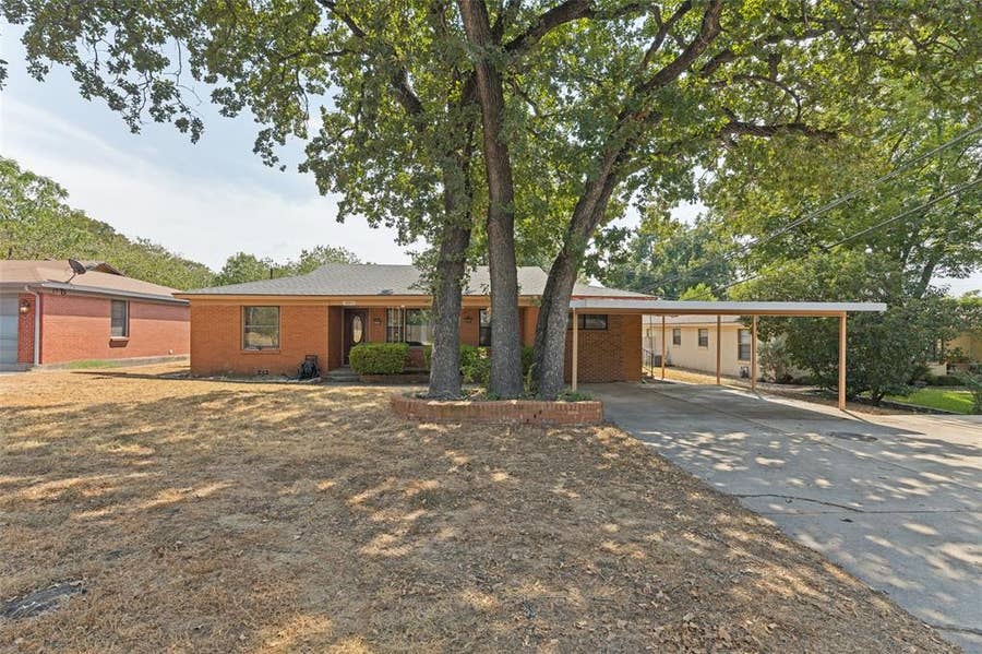 Property photo for 6051 Black Oak Lane, Fort Worth, TX
