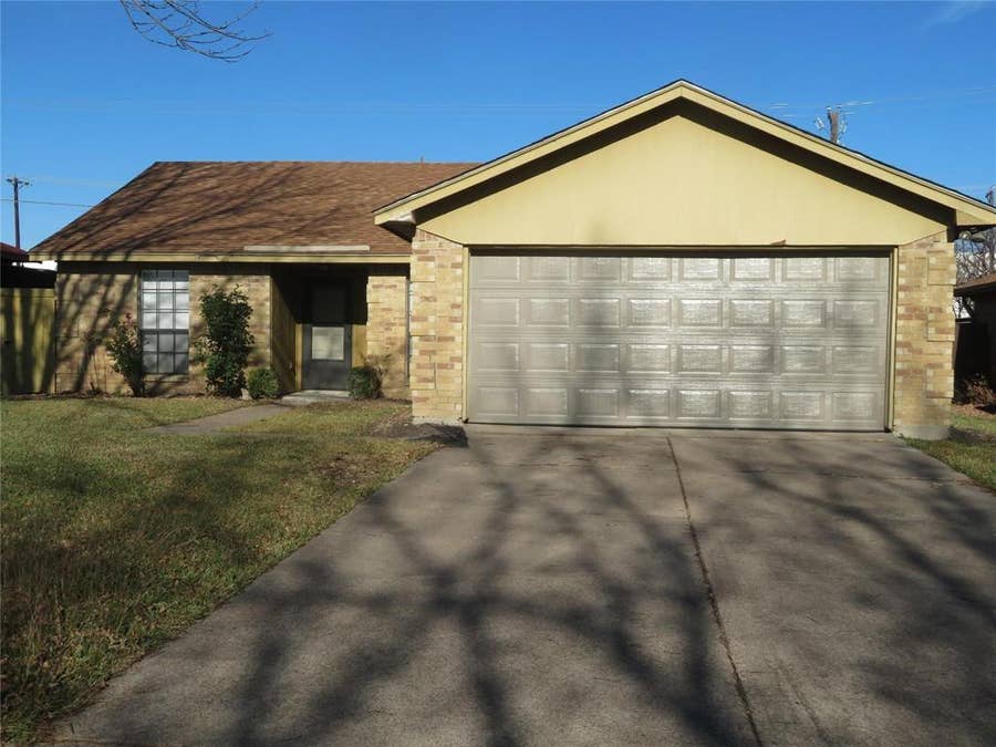Property photo for 1031 Cresthaven Drive, Lancaster, TX