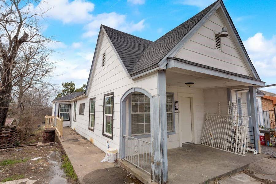 Property photo for 1915 Alaska Avenue, Dallas, TX