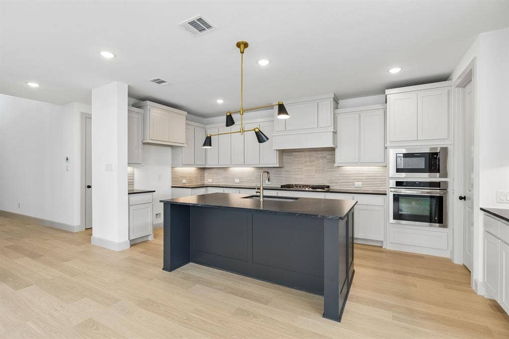 2624 Radiant Way, Celina, TX 75009 With outstanding storage and prep space, all of the chefs in the family will love creating in this dream kitchen!