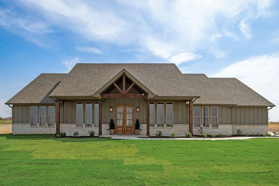 Property photo for 120 Quail Run Court, Decatur, TX