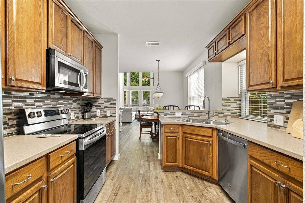 11251 Chaucer Drive, Frisco, TX 75035 11251 Chaucer Drive, Frisco, TX 75035