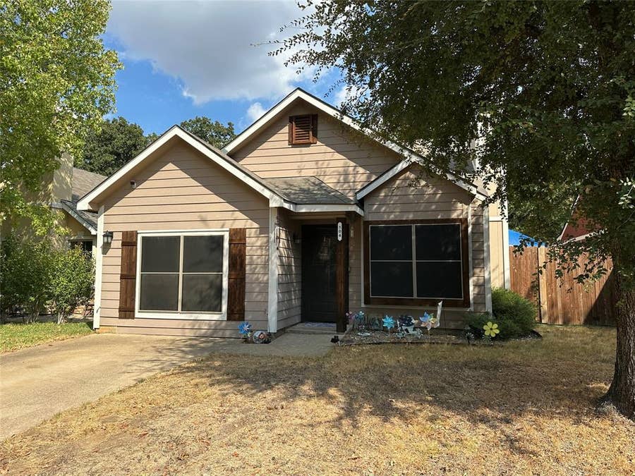 Property photo for 504 Rustic Court, Irving, TX