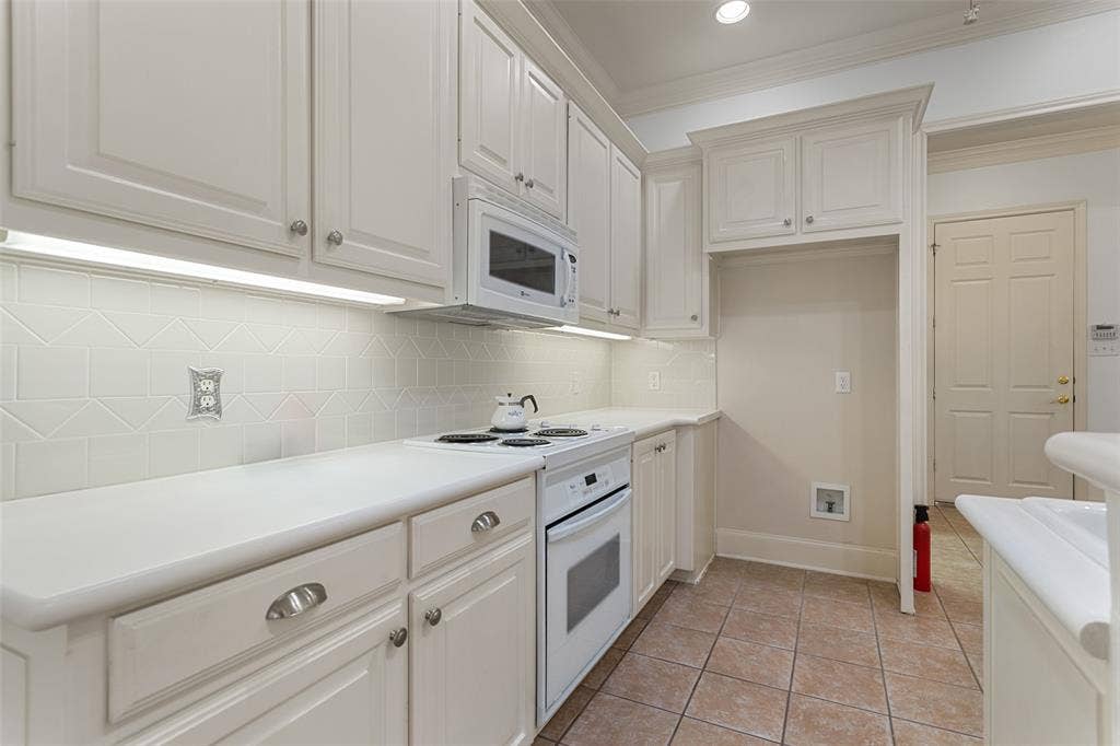2306 Homestead Lane, Tyler, TX 75701 2306 Homestead Lane, Tyler, TX 75701