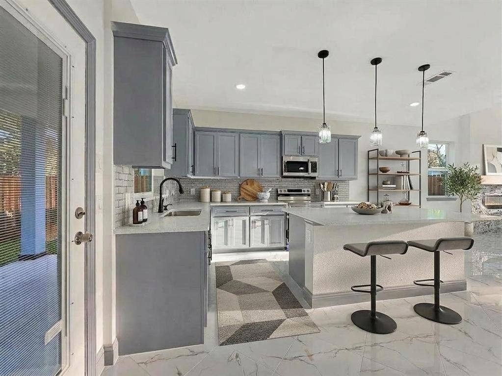 6108 Chickasaw Drive, Mabank, TX 75156 VIRTUALLY STAGED