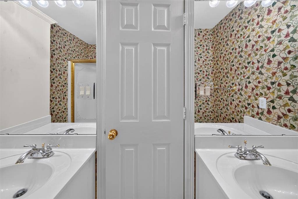 202 Northcreek Drive, Chandler, TX 75758 View of Extra Bath off of the Hallway and three other bedrooms