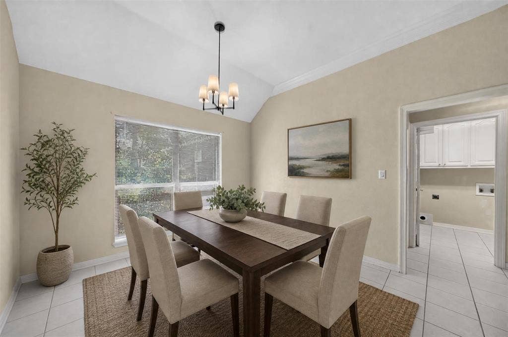 202 Northcreek Drive, Chandler, TX 75758 Staged Breakfast Area