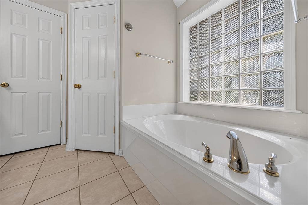 202 Northcreek Drive, Chandler, TX 75758 Primary Bedroom Closet in Bath area