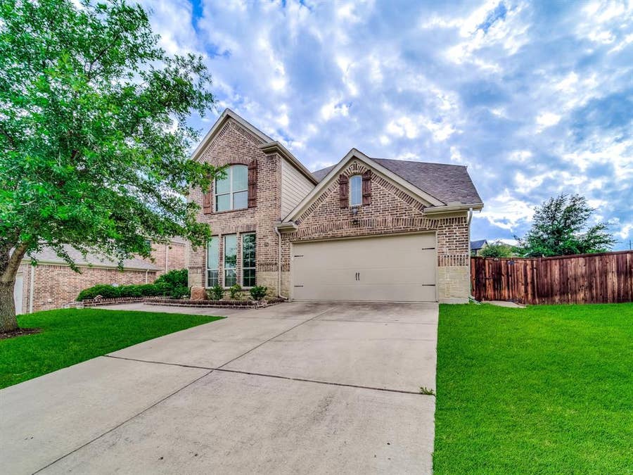 Property photo for 419 Aylesbury Drive, Roanoke, TX