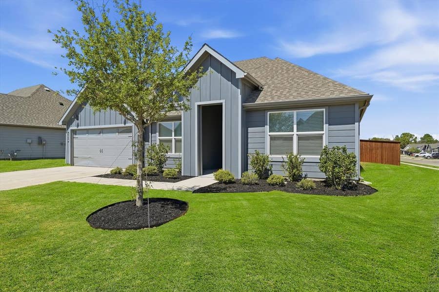Property photo for 4028 Cornerstone Circle, Granbury, TX