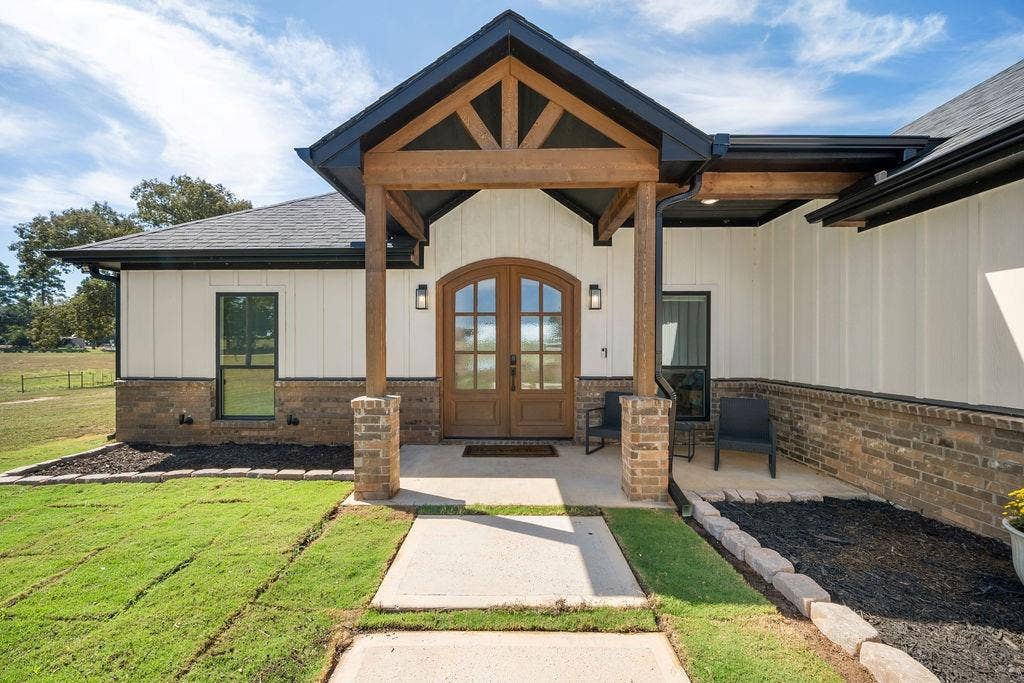 23888 County Road 2110, Troup, TX 75789