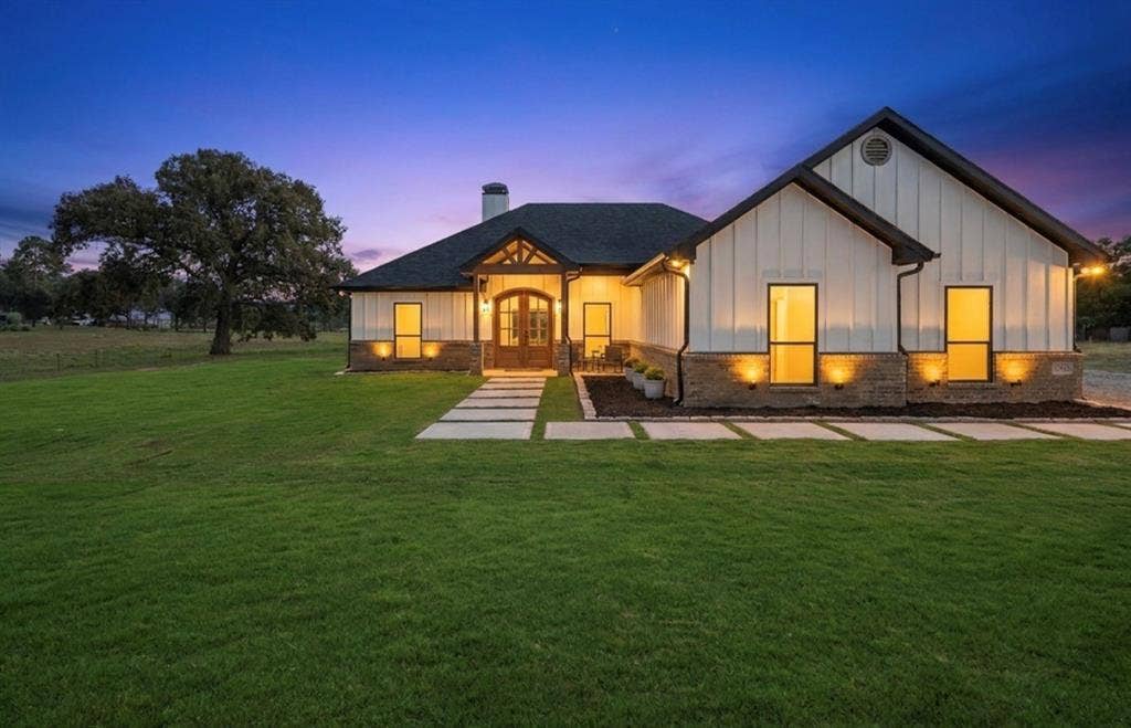 23888 County Road 2110, Troup, TX 75789