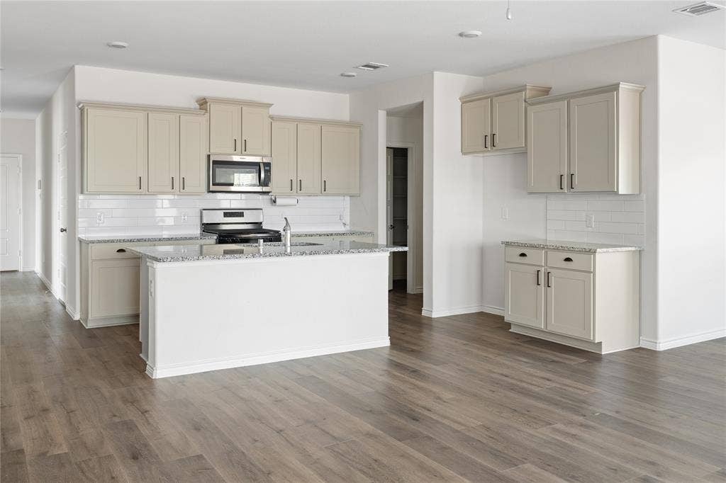 830 Creekview Lane, Lavon, TX 75166 830 Creekview Lane, Lavon, TX 75166