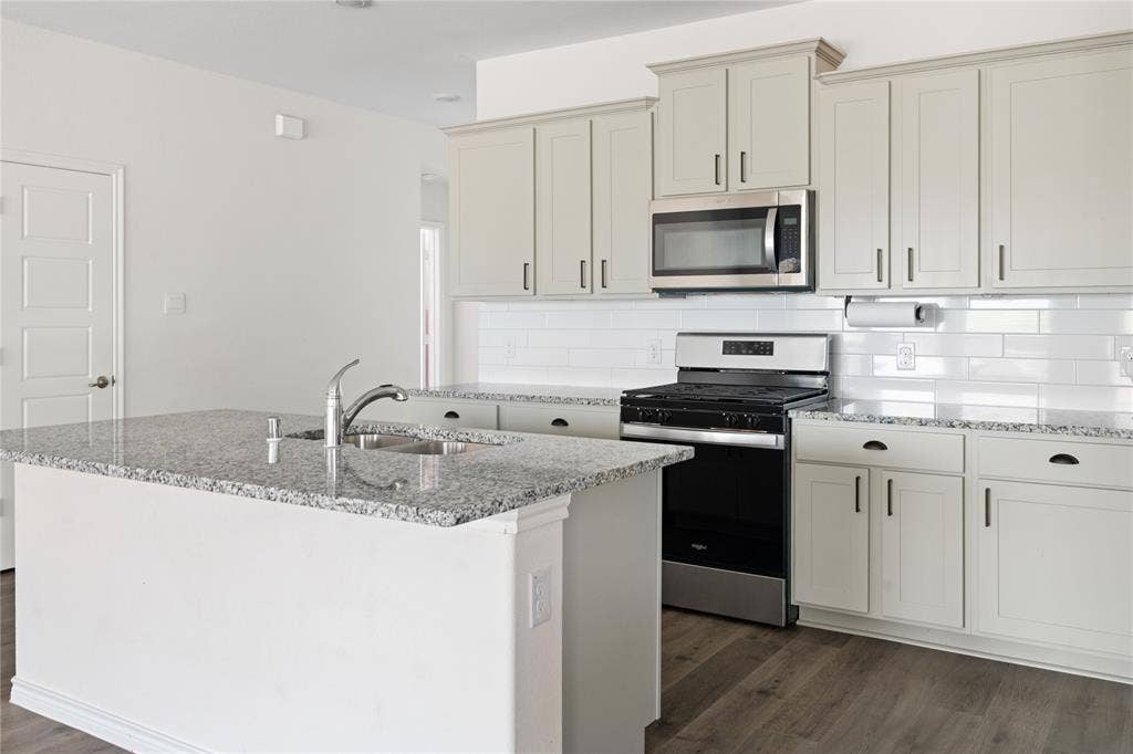 830 Creekview Lane, Lavon, TX 75166 830 Creekview Lane, Lavon, TX 75166