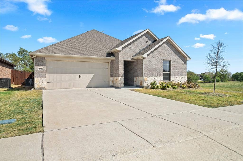830 Creekview Lane, Lavon, TX 75166 830 Creekview Lane, Lavon, TX 75166