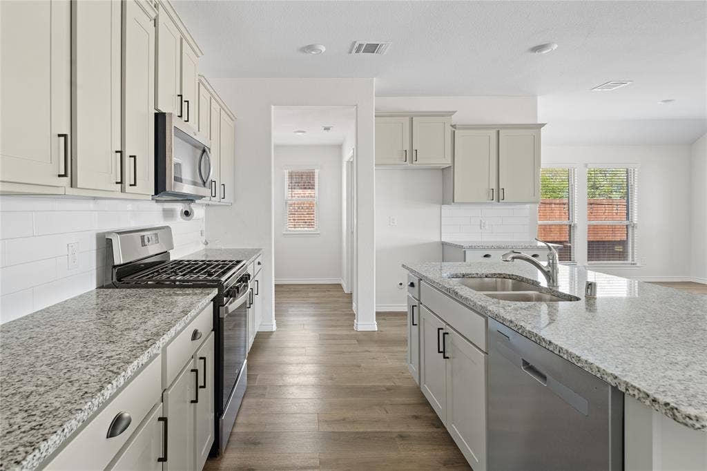 830 Creekview Lane, Lavon, TX 75166 830 Creekview Lane, Lavon, TX 75166