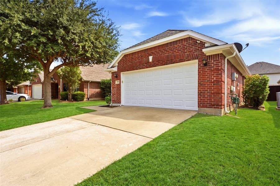 Property photo for 717 Creekside Drive, Little Elm, TX