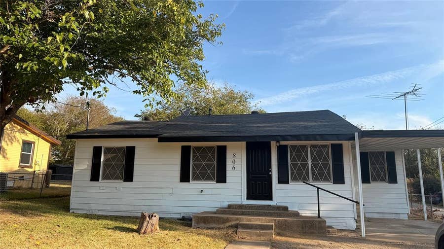 Property photo for 806 W Atchley Avenue, Alvarado, TX