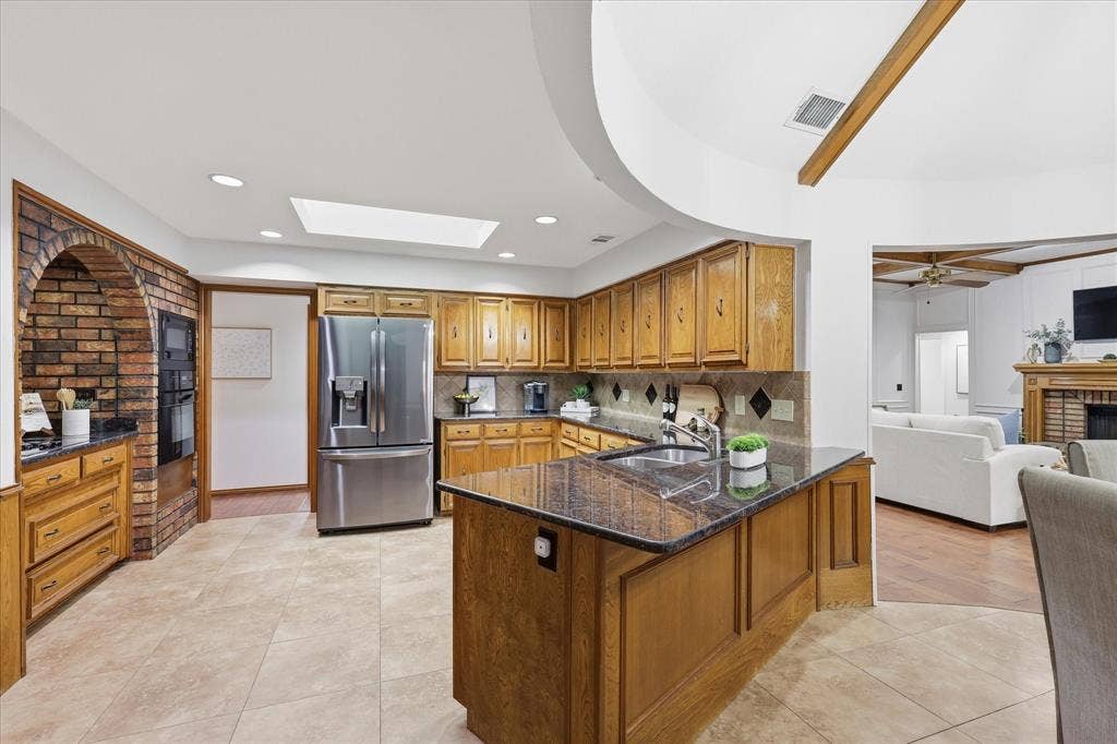 1516 Glastonbury Drive, Plano, TX 75075 1516 Glastonbury Drive, Plano, TX 75075