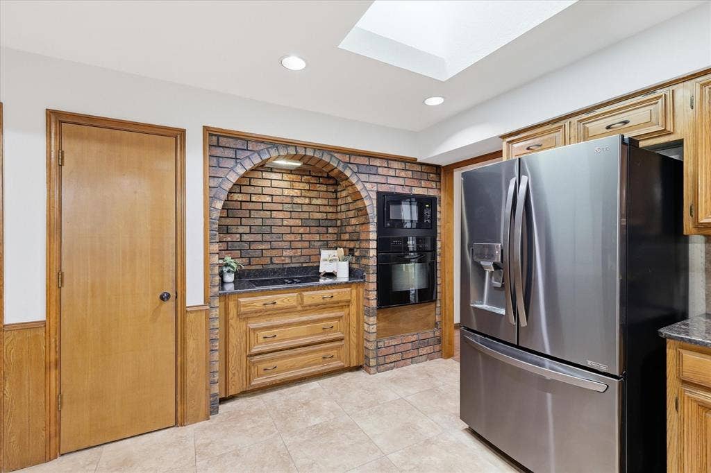 1516 Glastonbury Drive, Plano, TX 75075 1516 Glastonbury Drive, Plano, TX 75075