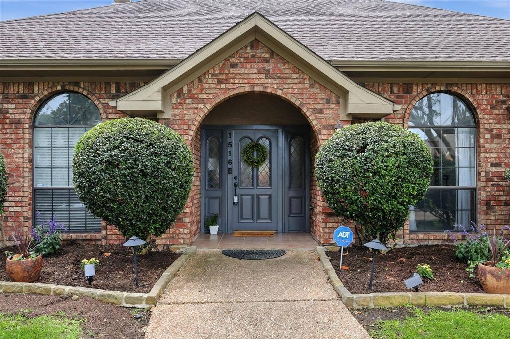 1516 Glastonbury Drive, Plano, TX 75075 Impeccible curb appeal and character