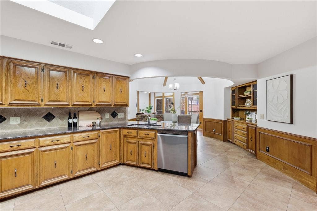 1516 Glastonbury Drive, Plano, TX 75075 1516 Glastonbury Drive, Plano, TX 75075
